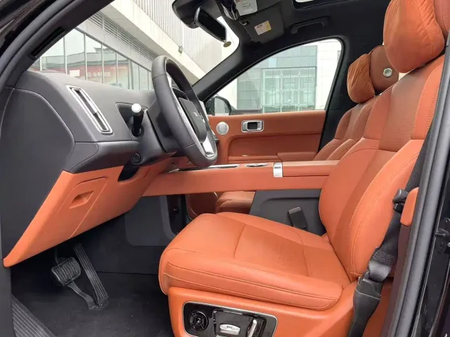 Li Auto L8 — Фото автомобиля 4