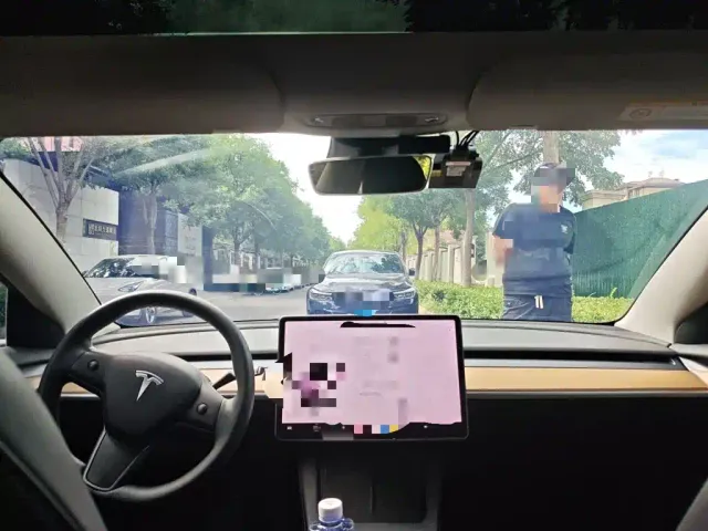 Tesla Model 3 — Фото автомобиля 8
