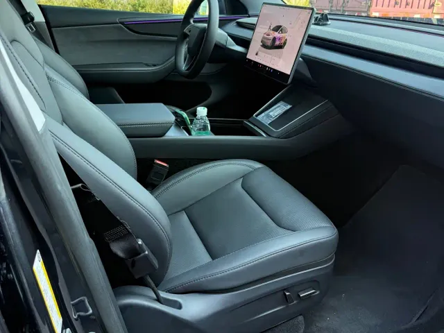 Tesla Model Y — Фото автомобиля 8
