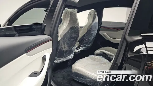 Tesla Model Y — Фото автомобиля 17