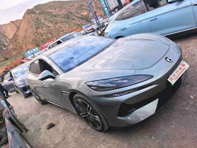 Denza Z9GT — Фото автомобиля 3
