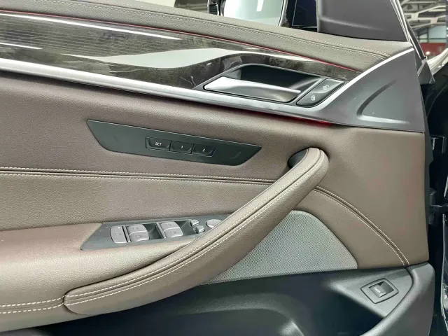 BMW 5 Series — Фото автомобиля 13