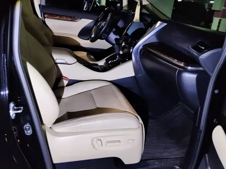 Toyota Alphard 2021 Hybrid 2.5L Luxury — Фото автомобиля 8