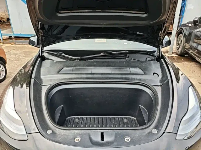 Tesla Model Y — Фото автомобиля 19