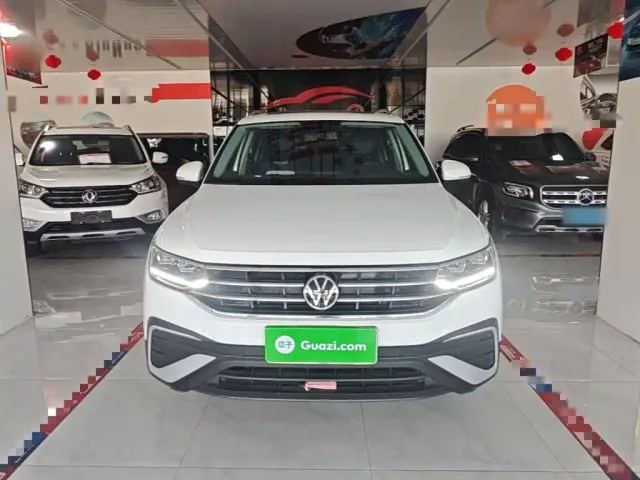 Volkswagen Tiguan L — Фото автомобиля 2