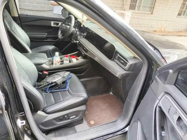 Ford Explorer — Фото автомобиля 10