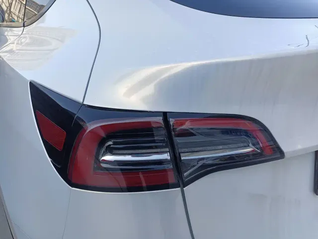Tesla Model Y — Фото автомобиля 10