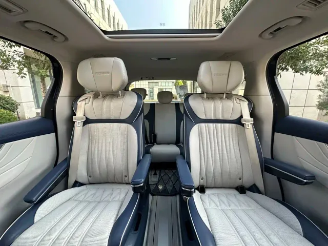 Roewe iMAX8 — Фото автомобиля 12