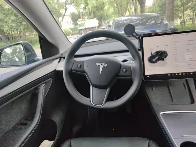 Tesla Model Y — Фото автомобиля 6