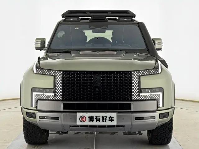 BYD U8 — Фото автомобиля 14