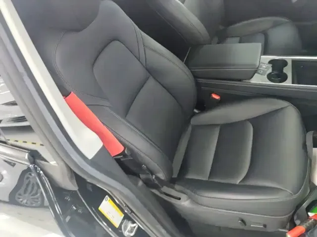 Tesla Model Y — Фото автомобиля 24