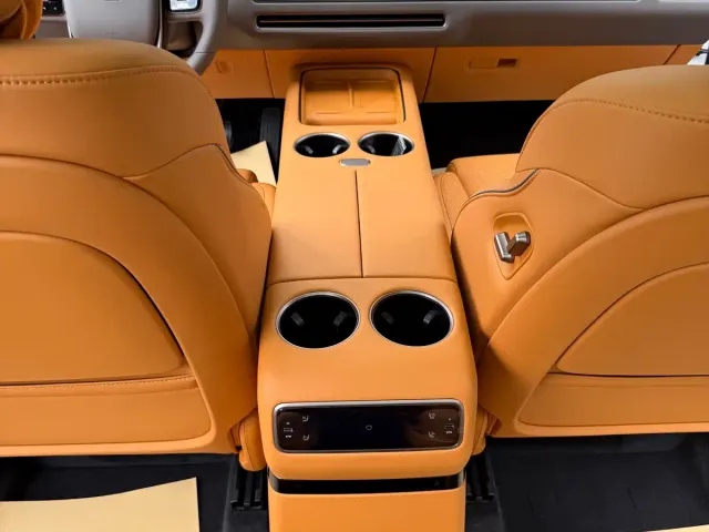 Li Auto i8 — Фото автомобиля 14
