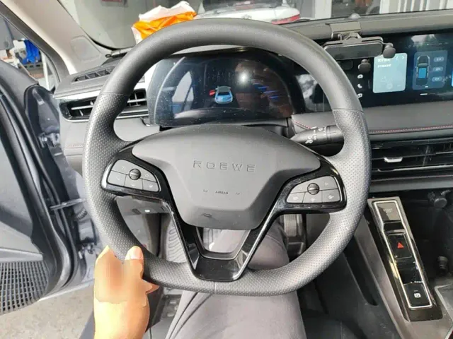 Roewe i5 — Фото автомобиля 10