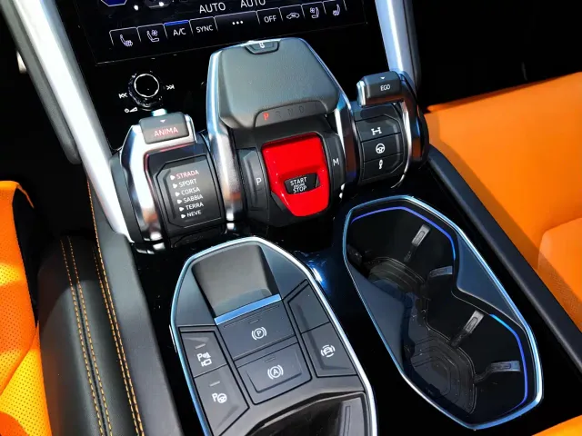 Lamborghini Urus — Фото автомобиля 17