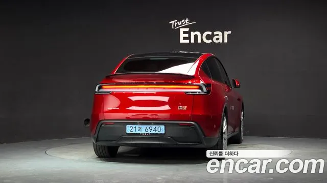 Tesla Model Y — Фото автомобиля 4