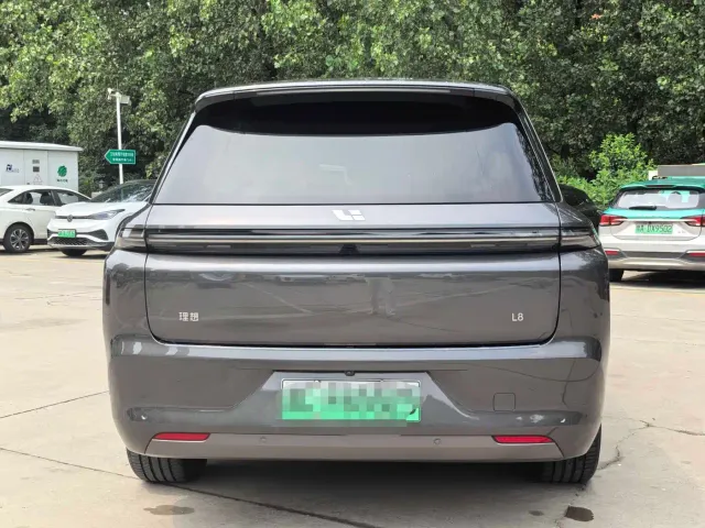 Li Auto L8 — Фото автомобиля 9