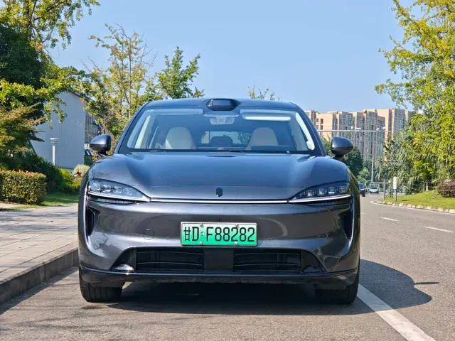 Luxeed R7 — Фото автомобиля 3
