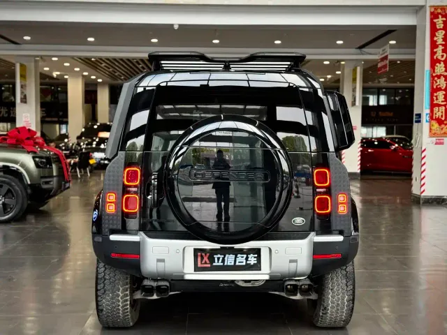 Land Rover Defender — Фото автомобиля 5