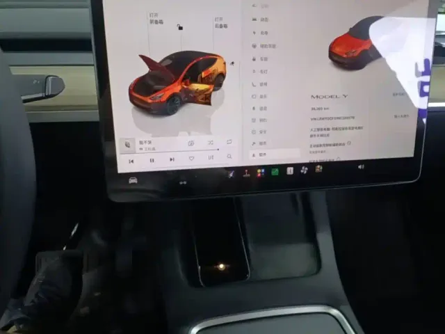 Tesla Model Y — Фото автомобиля 12