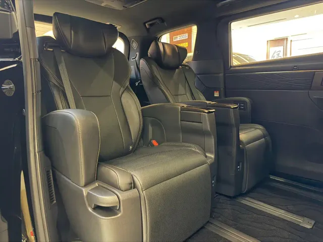 Toyota Alphard — Фото автомобиля 10