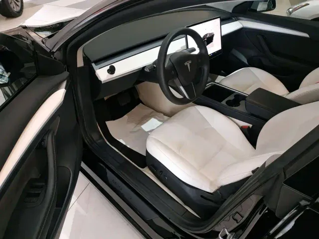 Tesla Model 3 — Фото автомобиля 15
