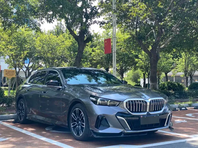 BMW 5 Series — Фото автомобиля 3