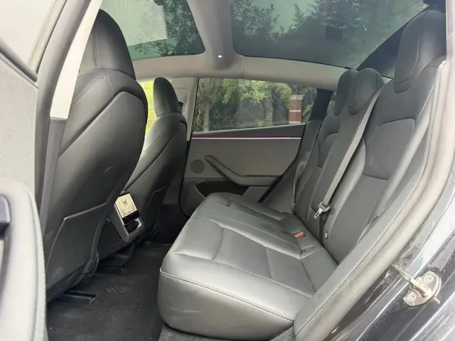 Tesla Model 3 — Фото автомобиля 9