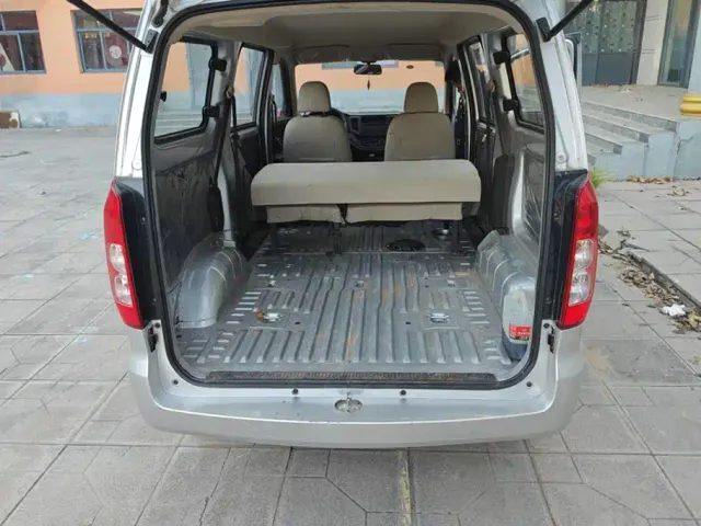 Wuling Hongguang V — Фото автомобиля 4