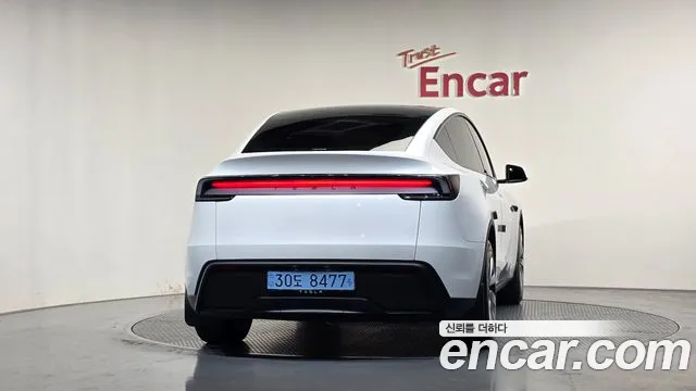 Tesla Model Y — Фото автомобиля 4