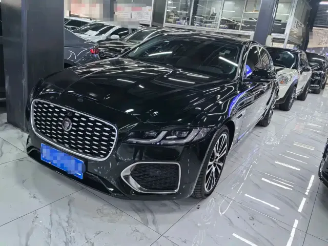 Фотография автомобиля — Jaguar XFL