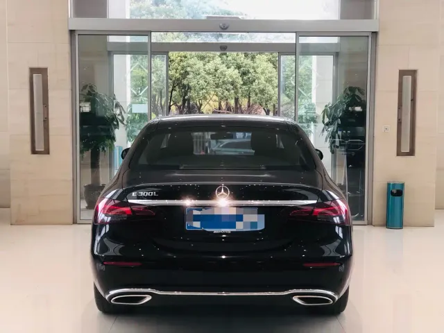 Mercedes-Benz E-Class — Фото автомобиля 8