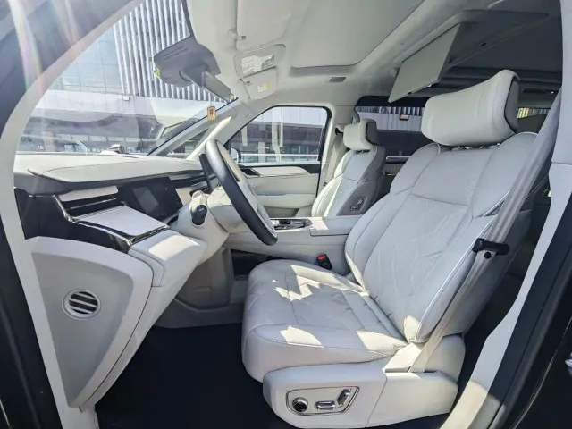 Volvo EM90 — Фото автомобиля 29