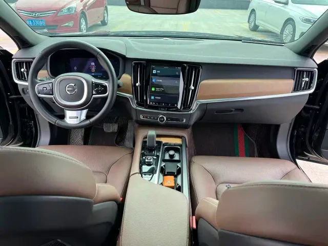 Volvo S90 — Фото автомобиля 24