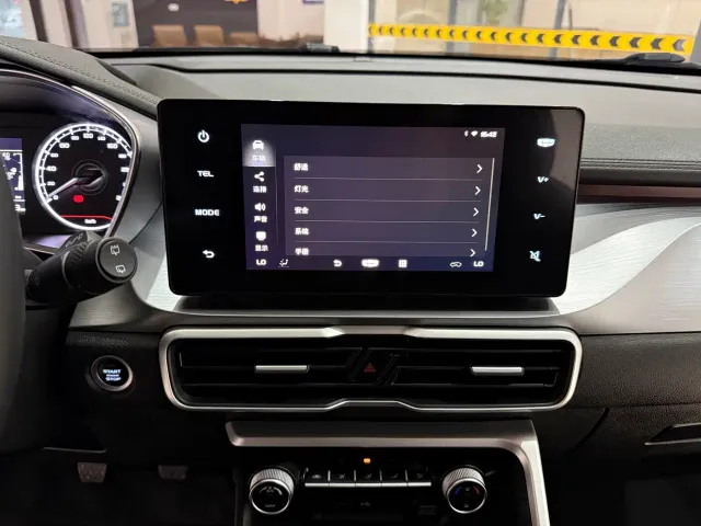 Geely Binyue — Фото автомобиля 14