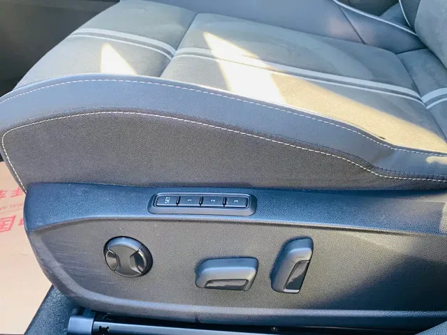 Volkswagen Golf — Фото автомобиля 24
