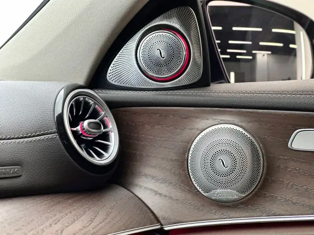 Mercedes-Benz E-Class — Фото автомобиля 12