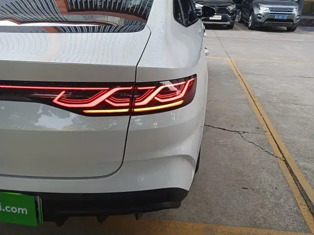 BYD Qin L — Фото автомобиля 7