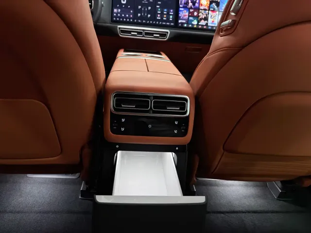 Li Auto L7 — Фото автомобиля 16