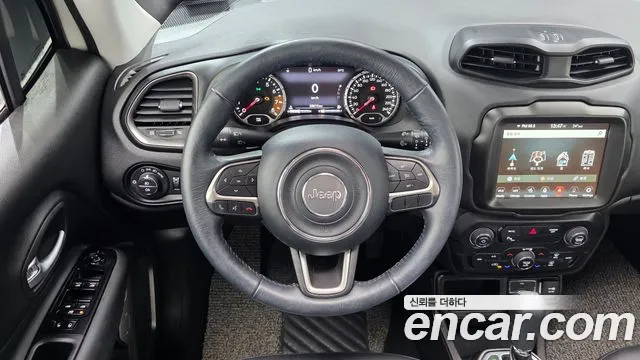 Jeep Renegade — Фото автомобиля 19