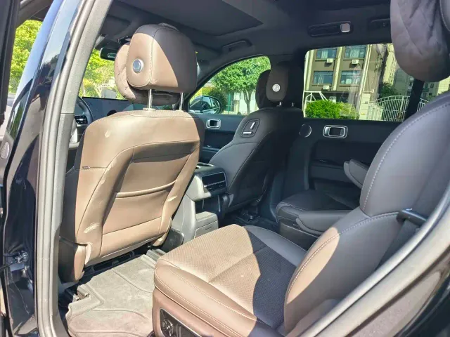 Li Auto L8 — Фото автомобиля 7