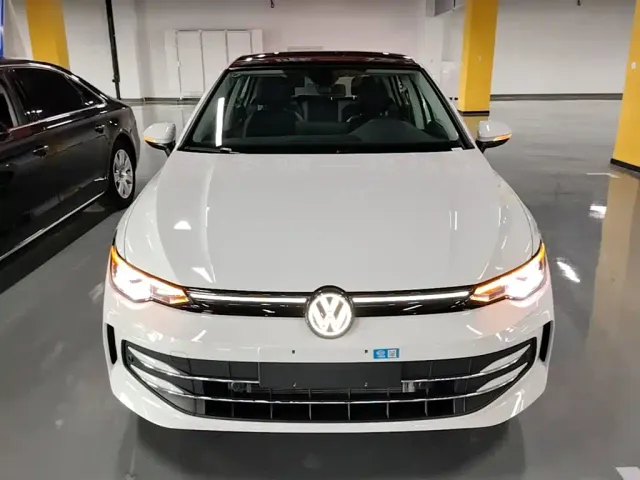 Volkswagen Golf — Фото автомобиля 2