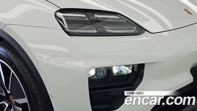 Porsche Macan Electric — Фото автомобиля 7