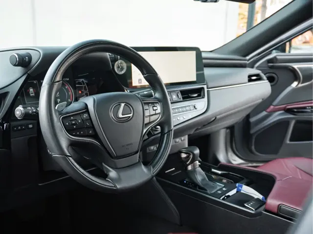Lexus ES — Фото автомобиля 7