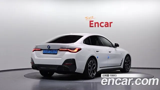 BMW i4 — Фото автомобиля 2