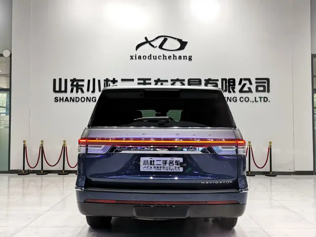 Lincoln Navigator — Фото автомобиля 18