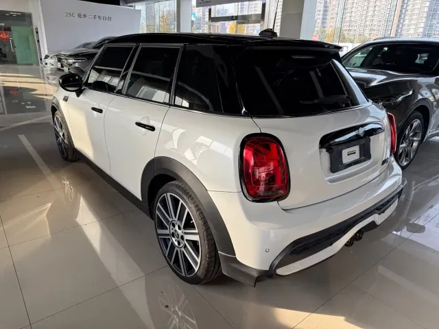 MINI Hatch — Фото автомобиля 4