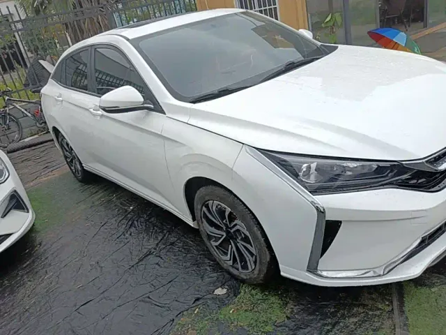 Dongfeng Yixuan — Фото автомобиля 3