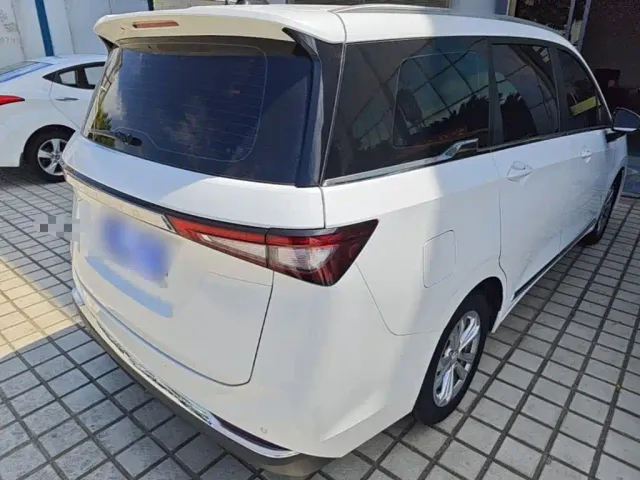 Wuling Jiachen — Фото автомобиля 6