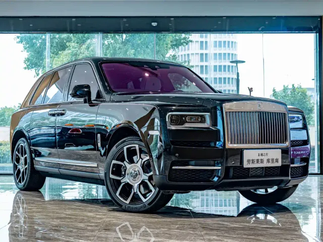 Rolls-Royce Cullinan — Фото автомобиля 2
