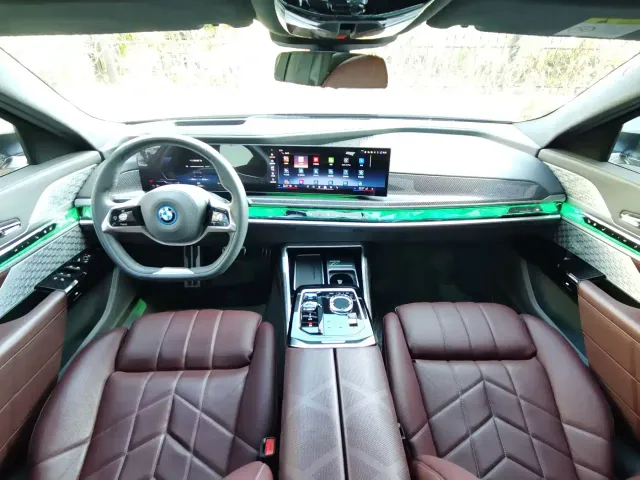 BMW i7 — Фото автомобиля 24